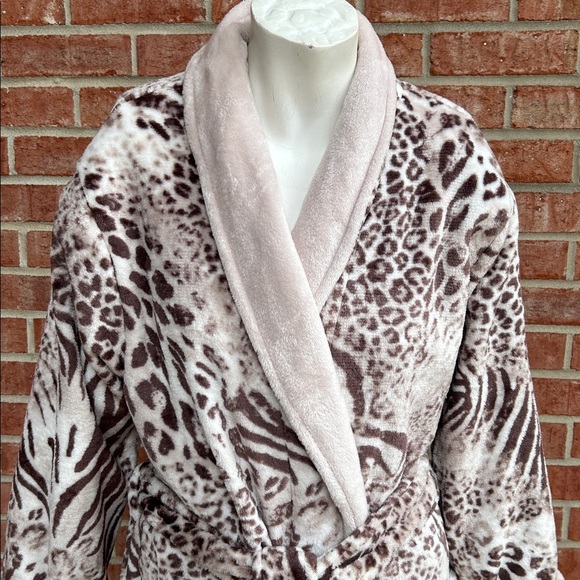 Natori Mixed Animal Print/Cream Faux Fur Trim Long Robe - Picture 4 of 9